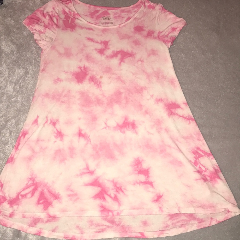 Girl’s tie-dye t-shirt